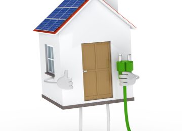 solar house figur hold a green plug
